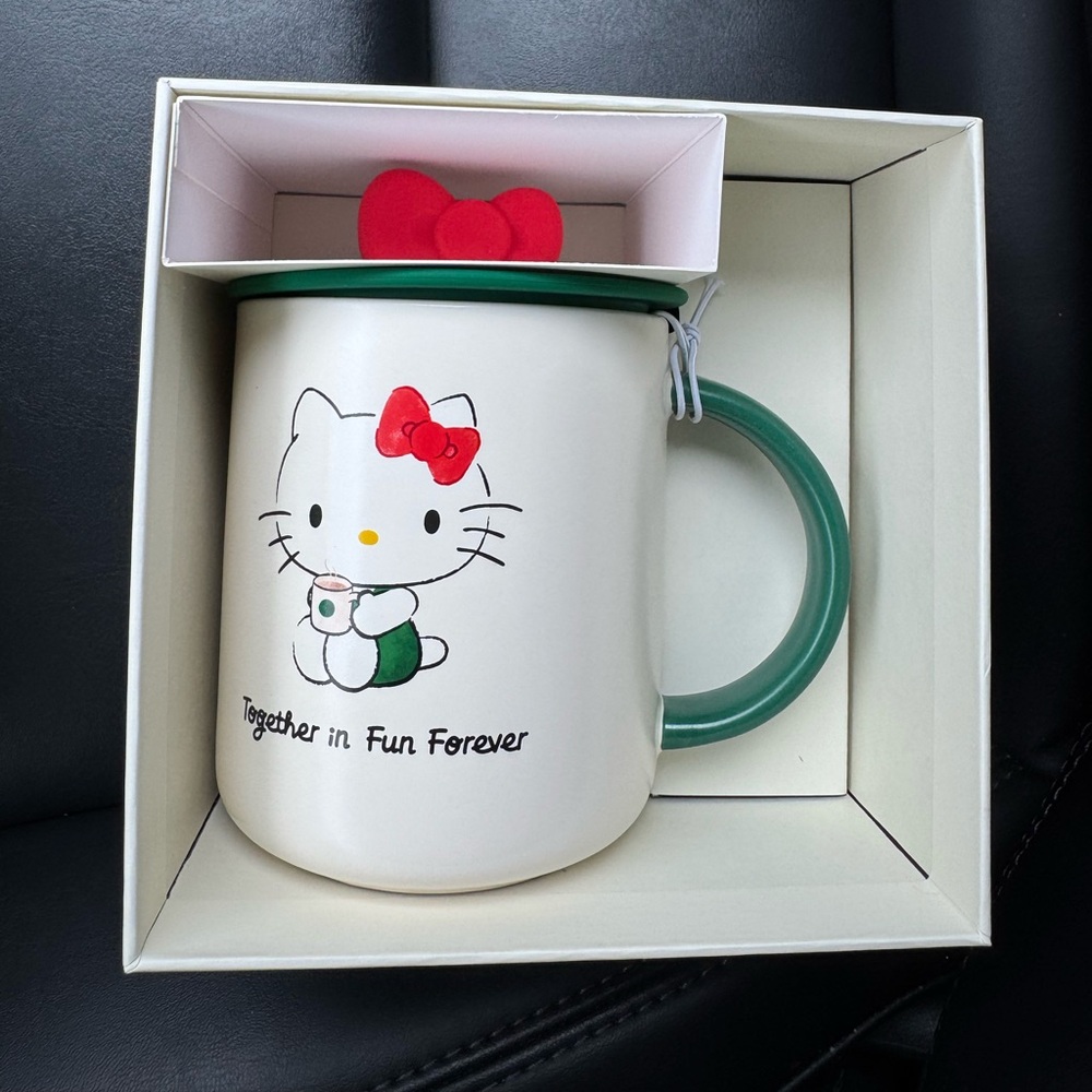 Starbucks Hello Kitty Mug with Lid nwt